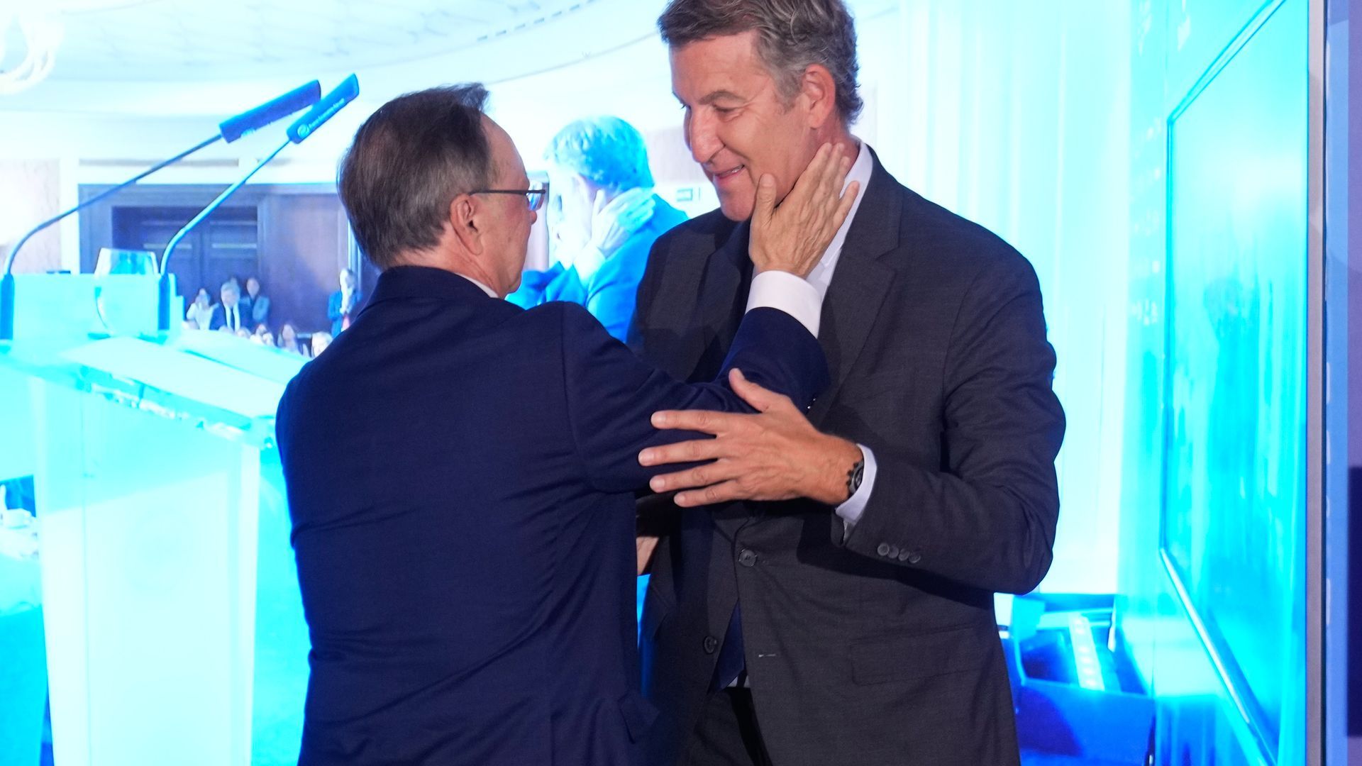 El presidente de la Ciudad Autónoma de Ceuta, Juan Jesús Vivas saluda al líder del PP, Alberto Nuñez Feijóo. El presidente de la Ciudad Autónoma de Ceuta, Juan Jesús Vivas saluda al líder del PP, Alberto Nuñez Feijóo.