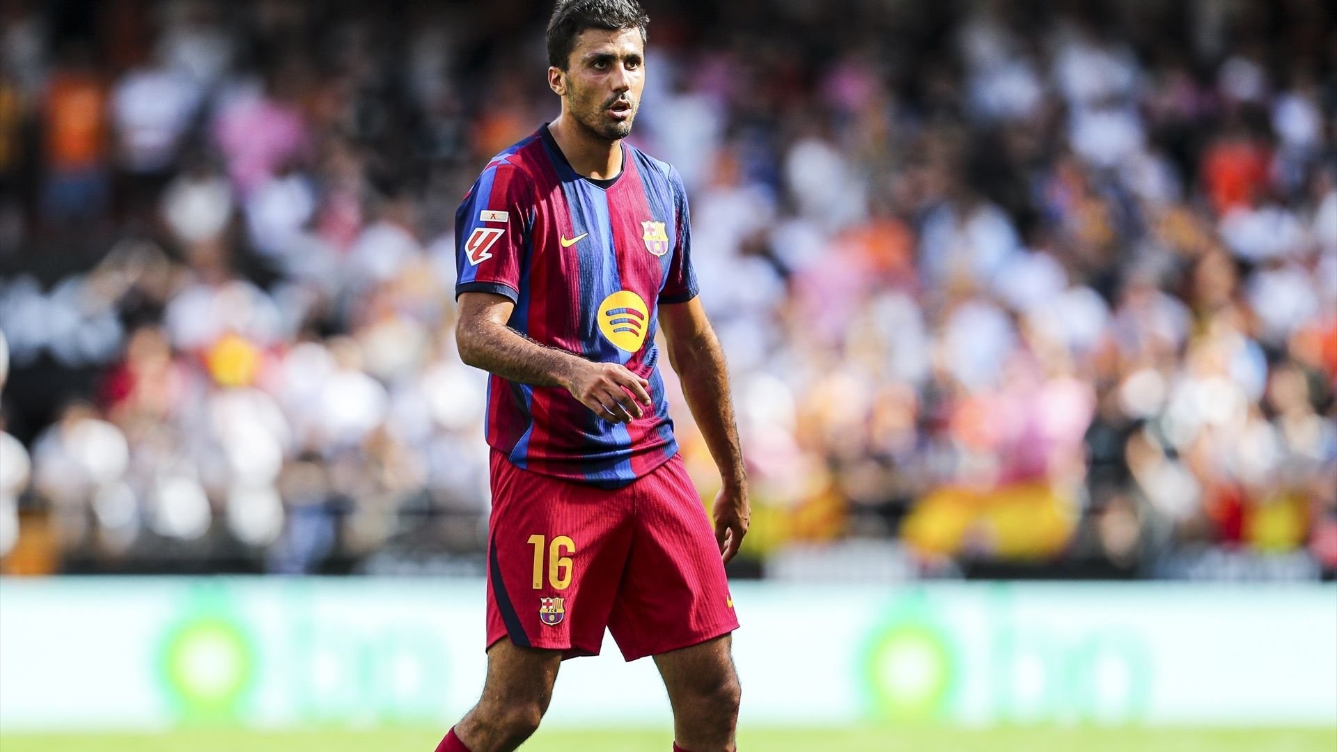 EuropaPress_7753295_rodri_of_fc_barcelona_looks_on_during_the_spanish_league_laliga_ea_sports
