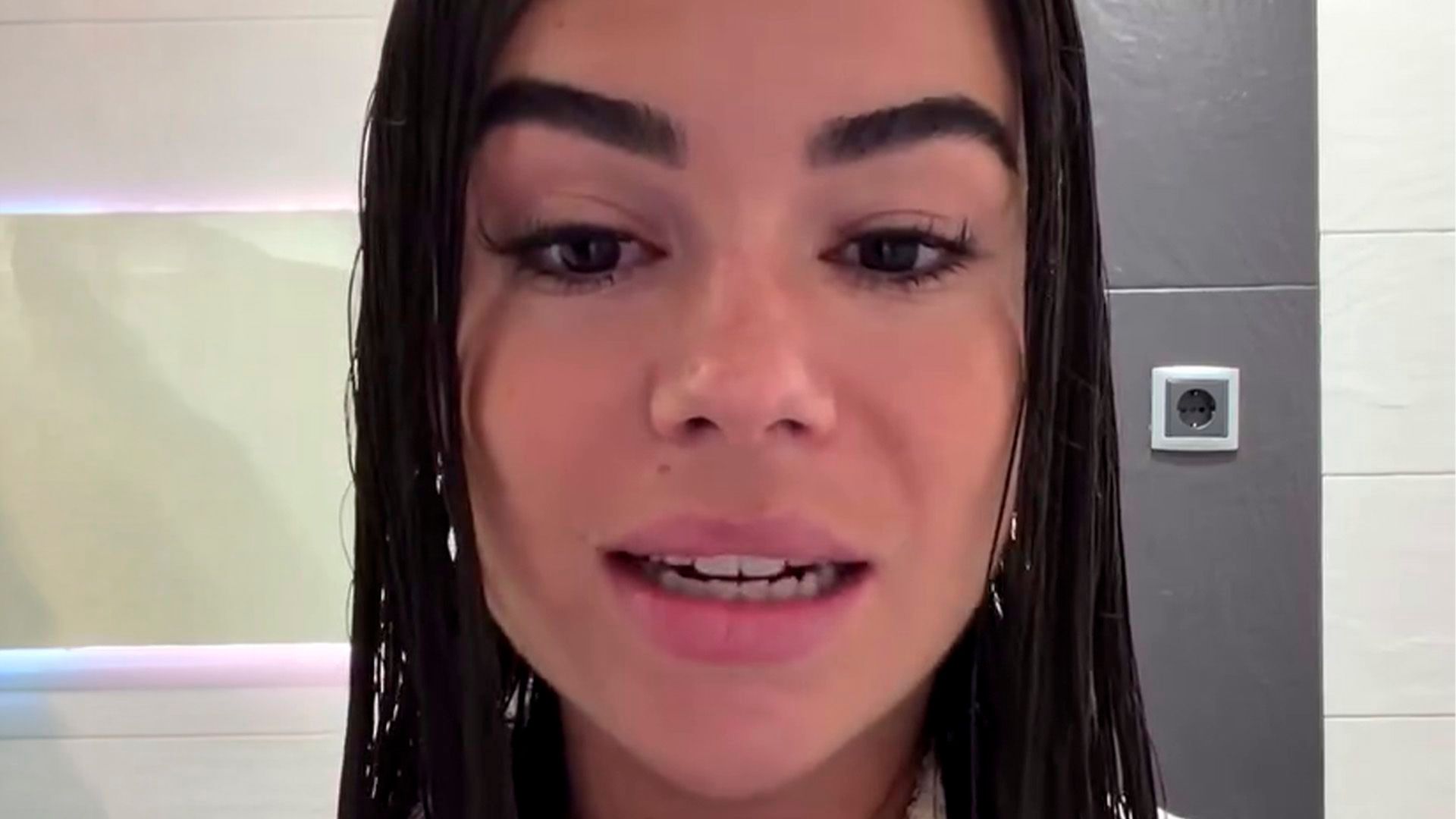 Helena Arauz explica el motivo por el que ha estado ingresada en el hospital durante 12 horas Helena Arauz explica el motivo por el que ha estado ingresada en el hospital durante 12 horas