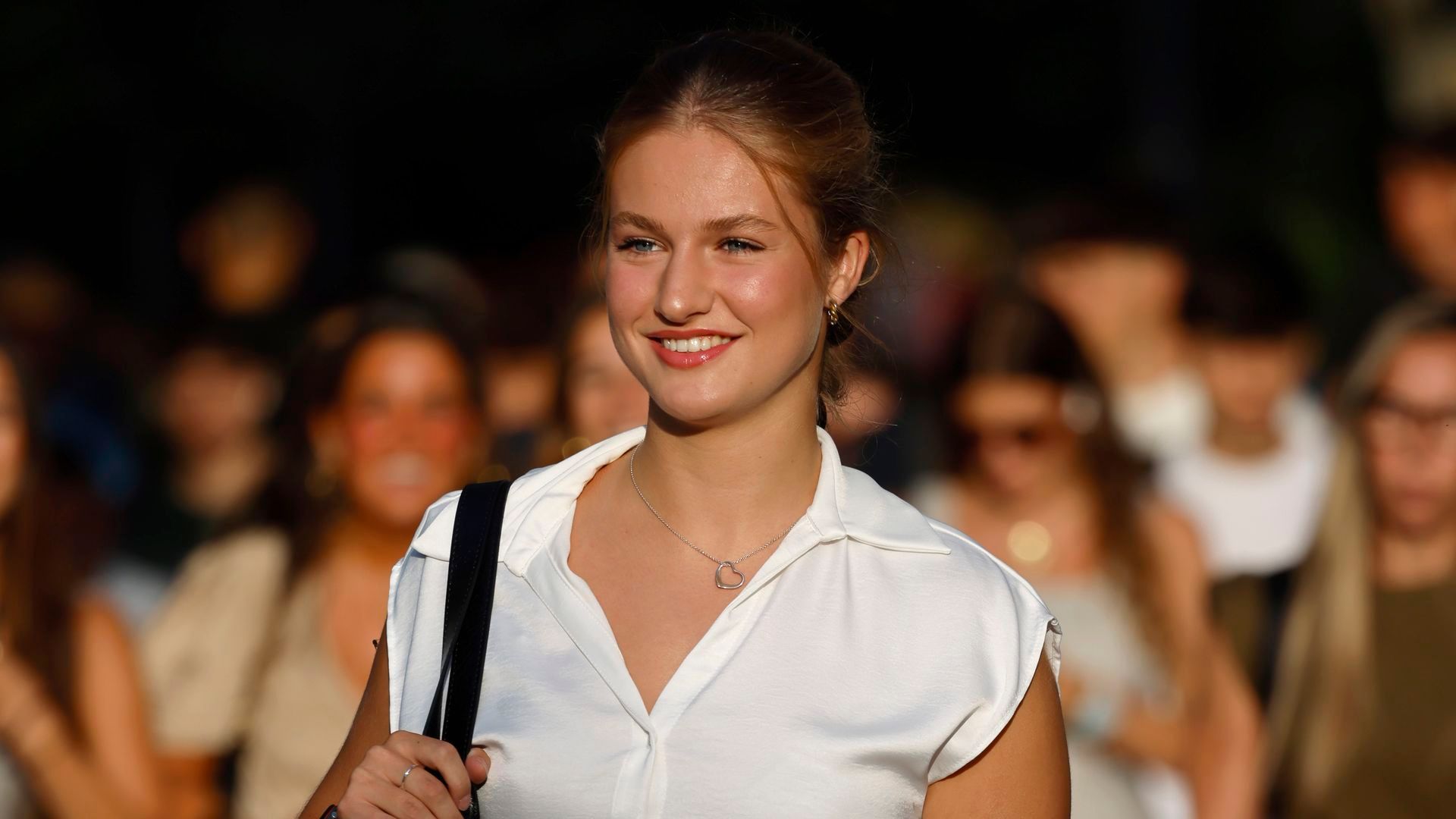 La princesa Leonor empieza a estudiar en la univeridad: así es su look La princesa Leonor empieza a estudiar en la univeridad: así es su look