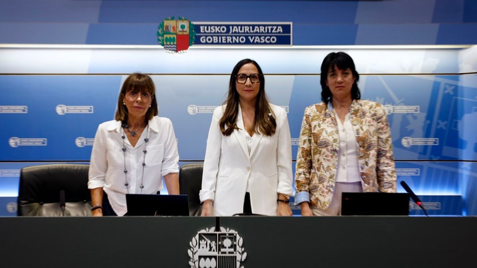 La viceconsejera de Políticas Educativas, Lucía Torrealday, la consejera de Educación, Begoña Pedrosa y la directora del Instituto Vasco de Evaluación e Investigación Educativa no universitaria (ISEI-IVEI), Junkal Gutiérrez. La viceconsejera de Políticas Educativas, Lucía Torrealday, la consejera de Educación, Begoña Pedrosa y la directora del Instituto Vasco de Evaluación e Investigación Educativa no universitaria (ISEI-IVEI), Junkal Gutiérrez.