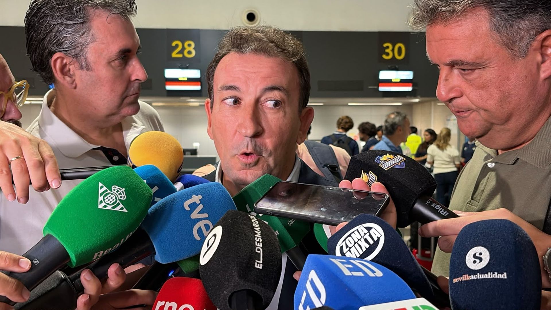 López Catalán, en el Aeropuerto de Sevilla