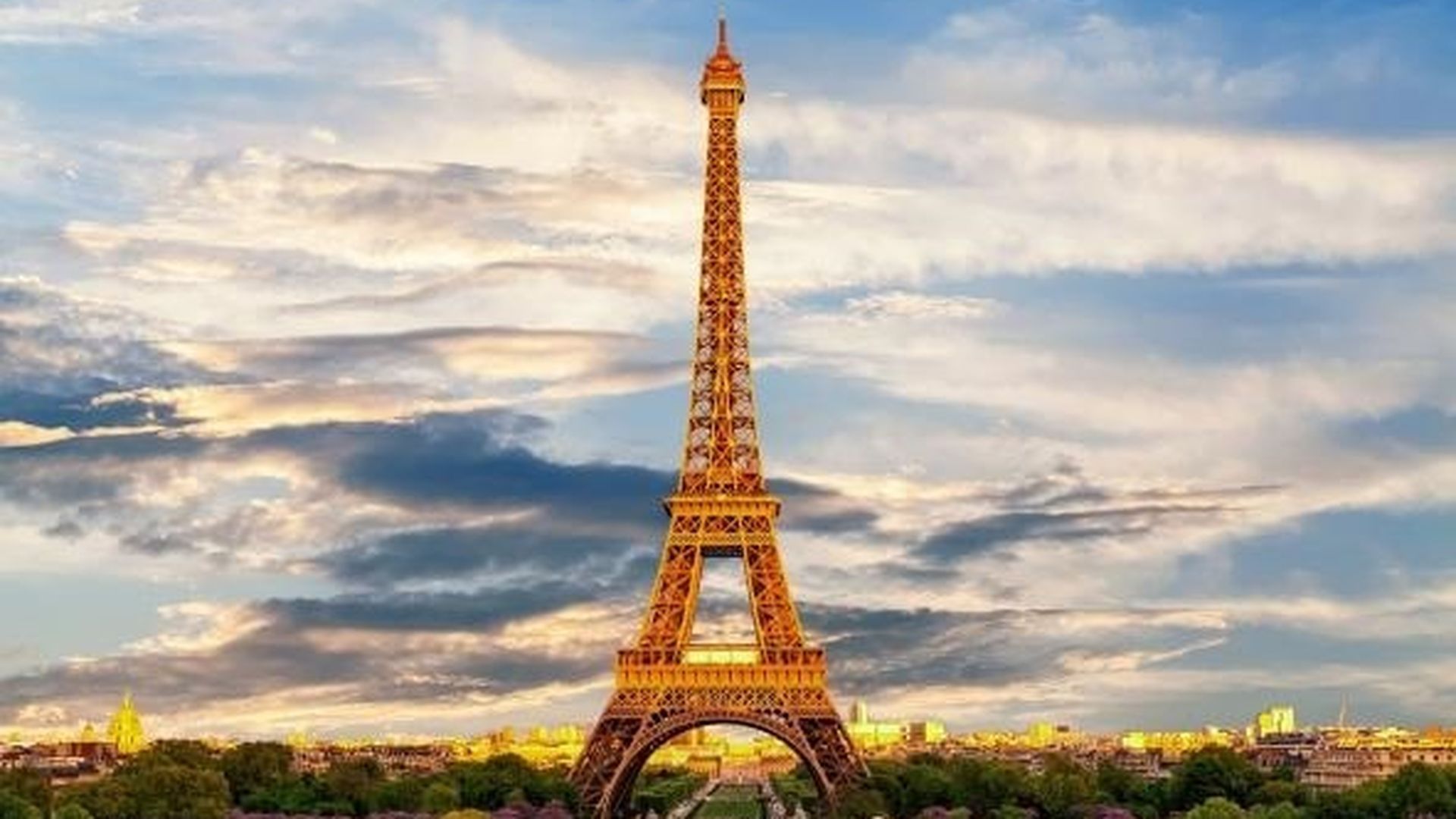 Los trabajadores de la Torre Eiffel se declaran en huelga tras ser apartadas las mujeres durante una visita hindú Los trabajadores de la Torre Eiffel se declaran en huelga tras ser apartadas las mujeres durante una visita hindú