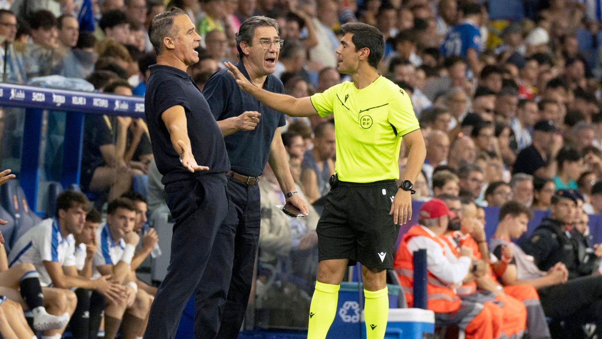 Luis García Plaza protesta una decisión en el Espanyol-Sevilla Luis García Plaza protesta una decisión en el Espanyol-Sevilla