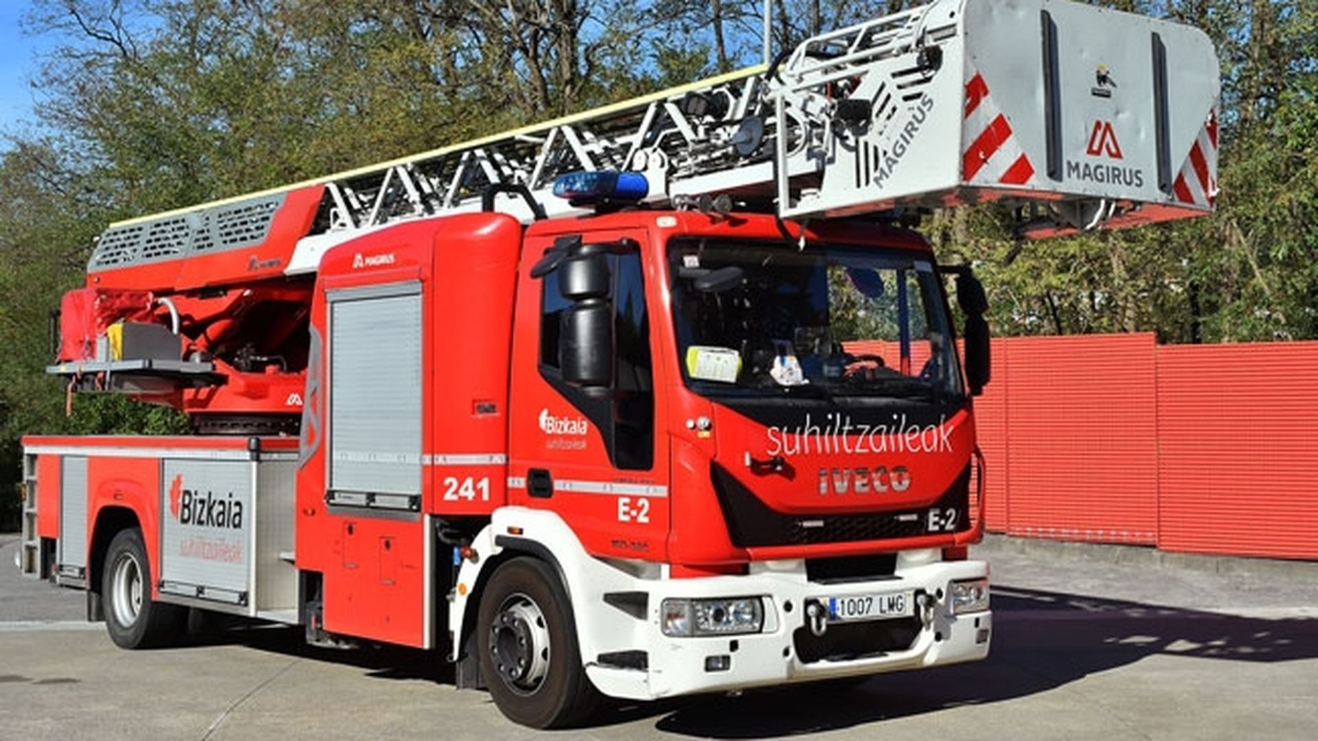 Uno de los vehículos del Servicio de Prevención, Extinción de Incendios y Salvamento (SPEIS) de Vizcaya Uno de los vehículos del Servicio de Prevención, Extinción de Incendios y Salvamento (SPEIS) de Vizcaya