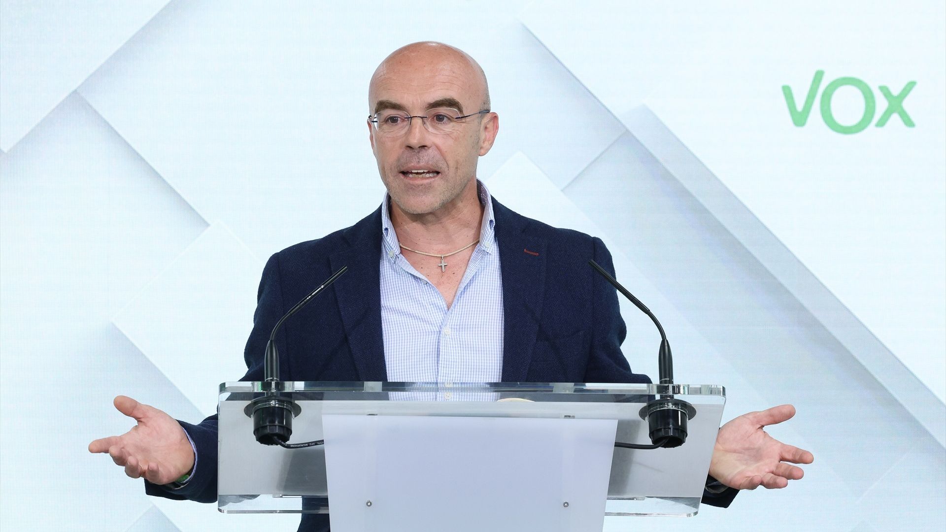 Vox presentará una querella contra Pedro Sánchez y Fernando Grande-Marlaska por la gestión de la entrada masiva de migrantes a Ceuta Vox presentará una querella contra Pedro Sánchez y Fernando Grande-Marlaska por la gestión de la entrada masiva de migrantes a Ceuta