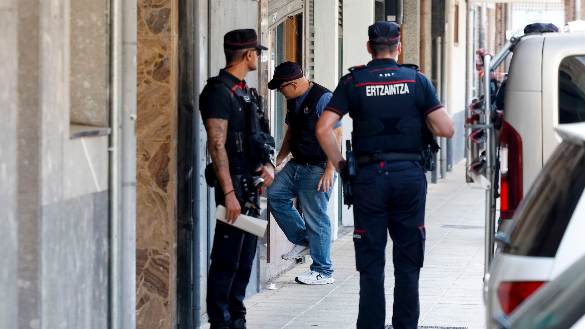El acusado de matar a un taxista en Azpeitia reconoce los hechos: permaneció oculto en un inmueble "insalubre" El acusado de matar a un taxista en Azpeitia reconoce los hechos: permaneció oculto en un inmueble "insalubre"