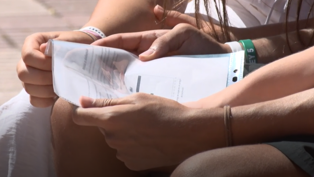 Hacemos una pregunta PISA a los jóvenes en la calle y les cuesta leer y entender aunque aciertan: "Los textos largos aburren"