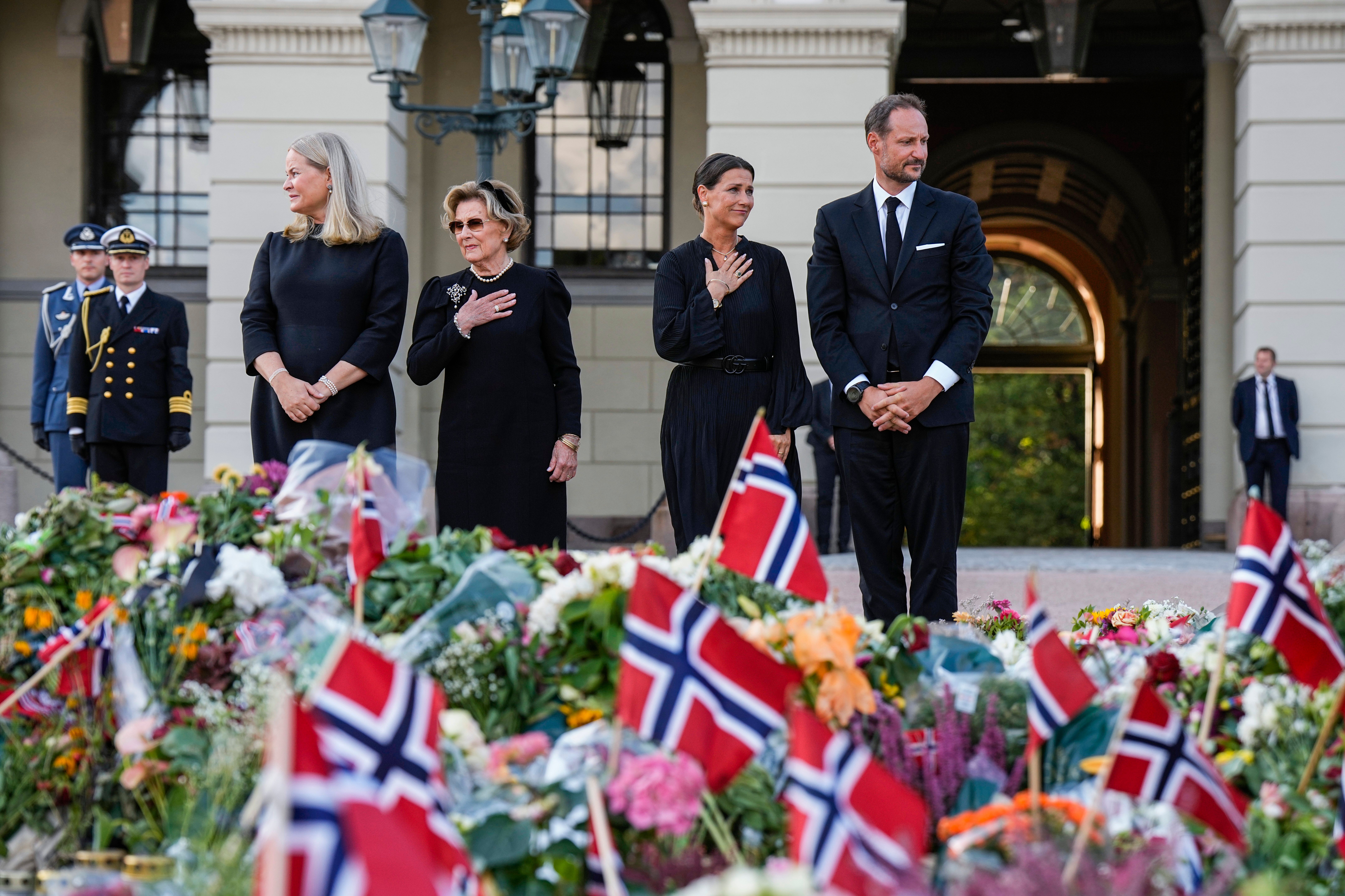 La familia real noruega, ante las numerosas muestras de condolencia por la muerte de Harald