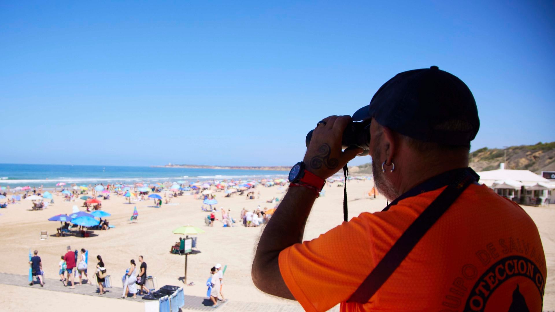 La Guardia Civil pide la colaboración ciudadana para tratar de identificar a un hombre hallado muerto en una playa de Conil La Guardia Civil pide la colaboración ciudadana para tratar de identificar a un hombre hallado muerto en una playa de Conil