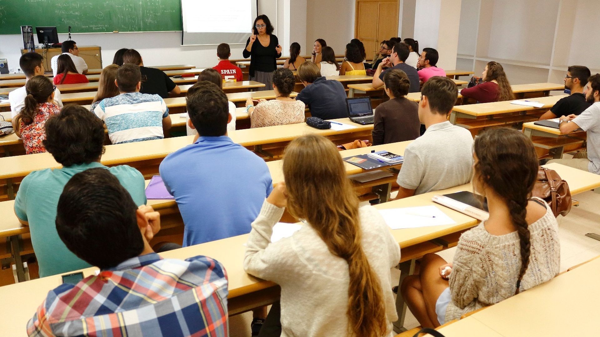 Los alumnos españoles más ricos registran peores resultados en el Informe PISA que los más pobres: el nivel socioeconómico pesa más que la titularidad del centro Los alumnos españoles más ricos registran peores resultados en el Informe PISA que los más pobres: el nivel socioeconómico pesa más que la titularidad del centro