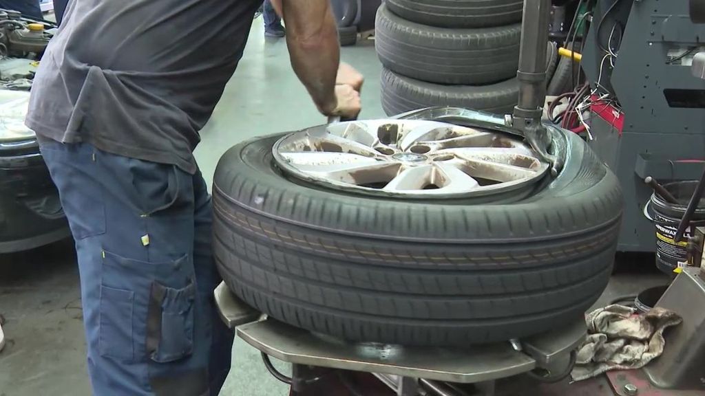 Los empresarios quieren reducir el sueldo de los trabajadores eliminando el complemento por estar de baja