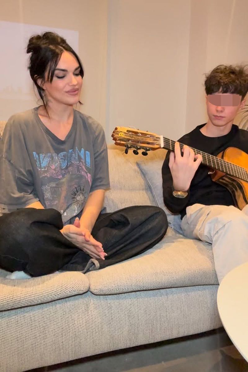 Marco, el segundo hijo de Melendi, ha heredado la pasión por la música de sus padres