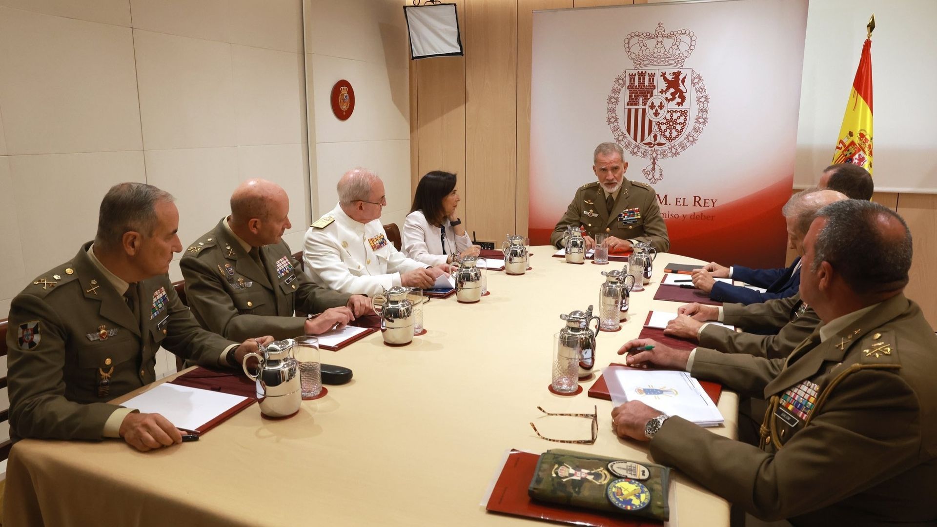 La reunión de Felipe VI con Margarita Robles y autoridades militares para analizar la situación de Ceuta