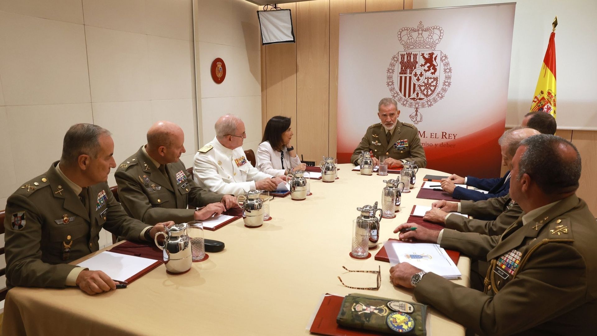 Reunión del rey con Robles y militares Reunión del rey con Robles y militares