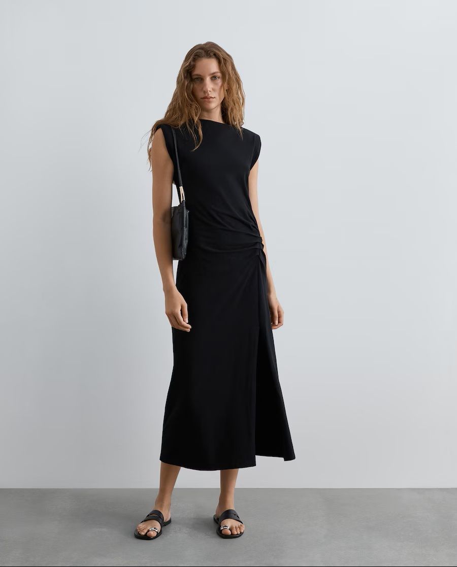Vestido con hombreras
