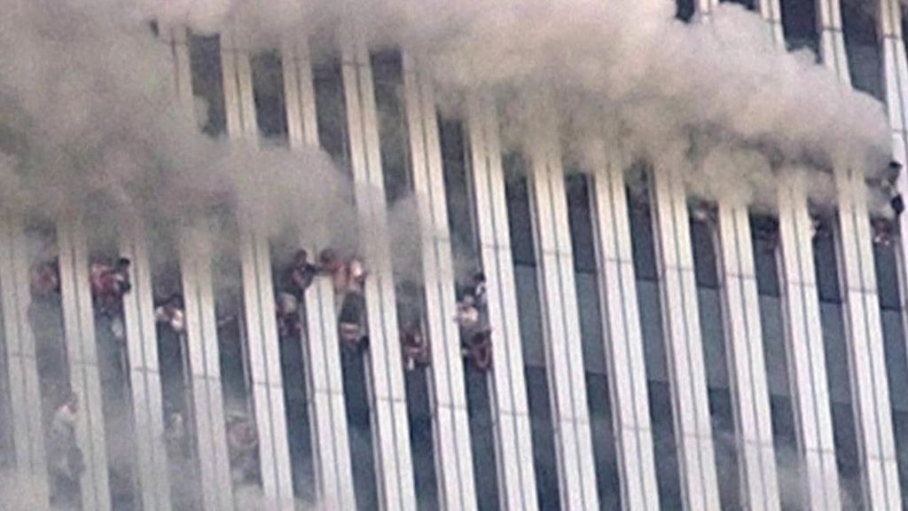 Amy Sanceta, la fotógrafa del 11S que captó a gente tirándose al vacío desde las Torres Gemelas: "Hacía las fotos y pensaba, tiene que haber gente en esas ventanas"