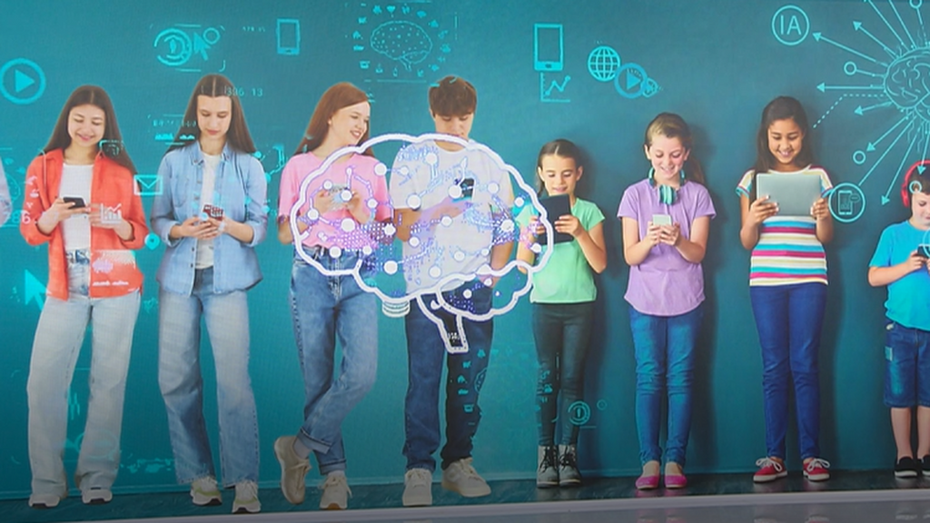 ¿Cada vez más estúpidos? Los nativos digitales, los primeros en perder inteligencia con respecto a sus padres
