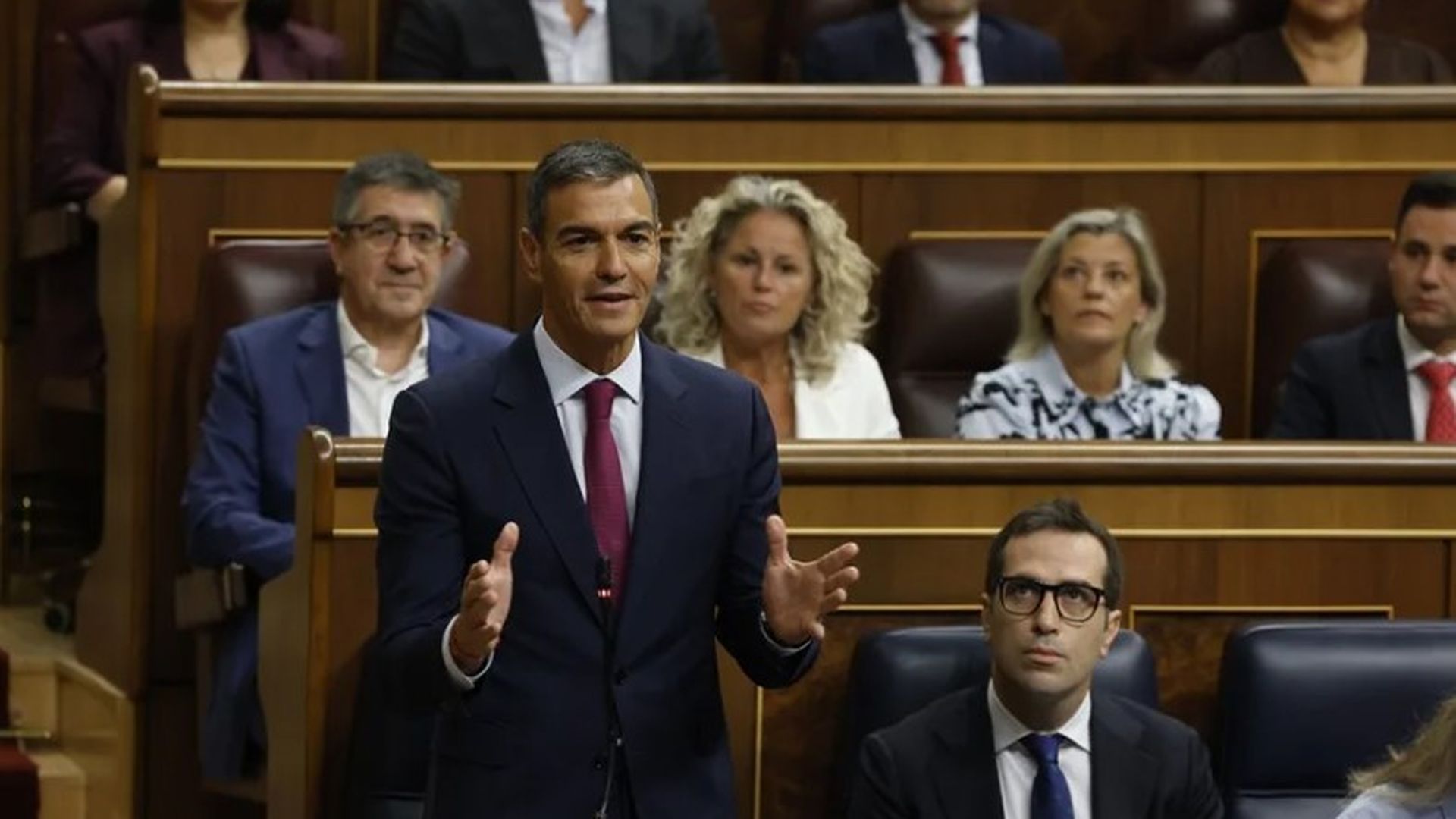 Pedro Sánchez responde a Abascal: "A diferencia de usted, yo seré un perro, pero no tengo amo"