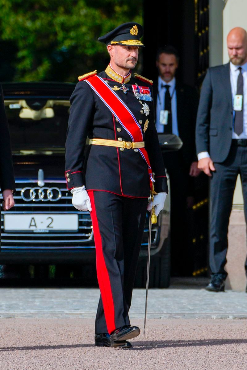 El rey Haakon VIII y sus hijos
