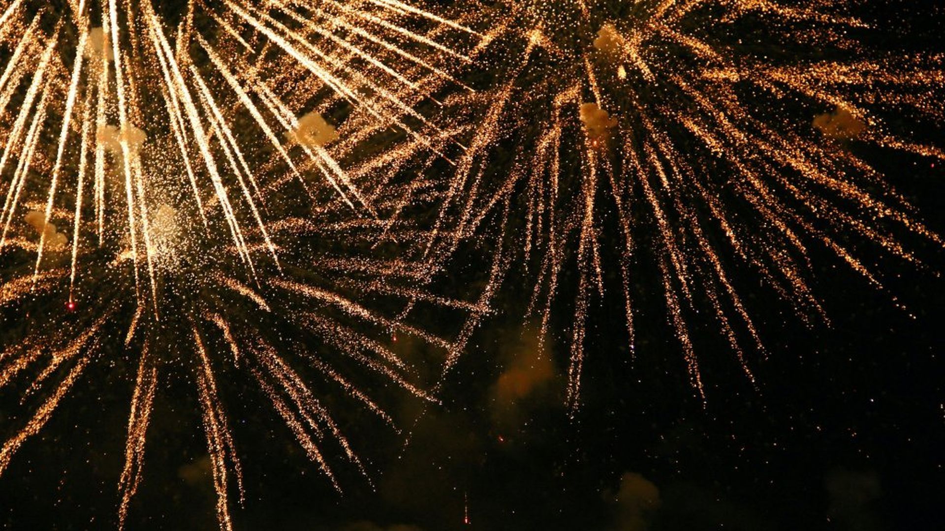 El uso de fuegos artificiales requiere de autorización El uso de fuegos artificiales requiere de autorización