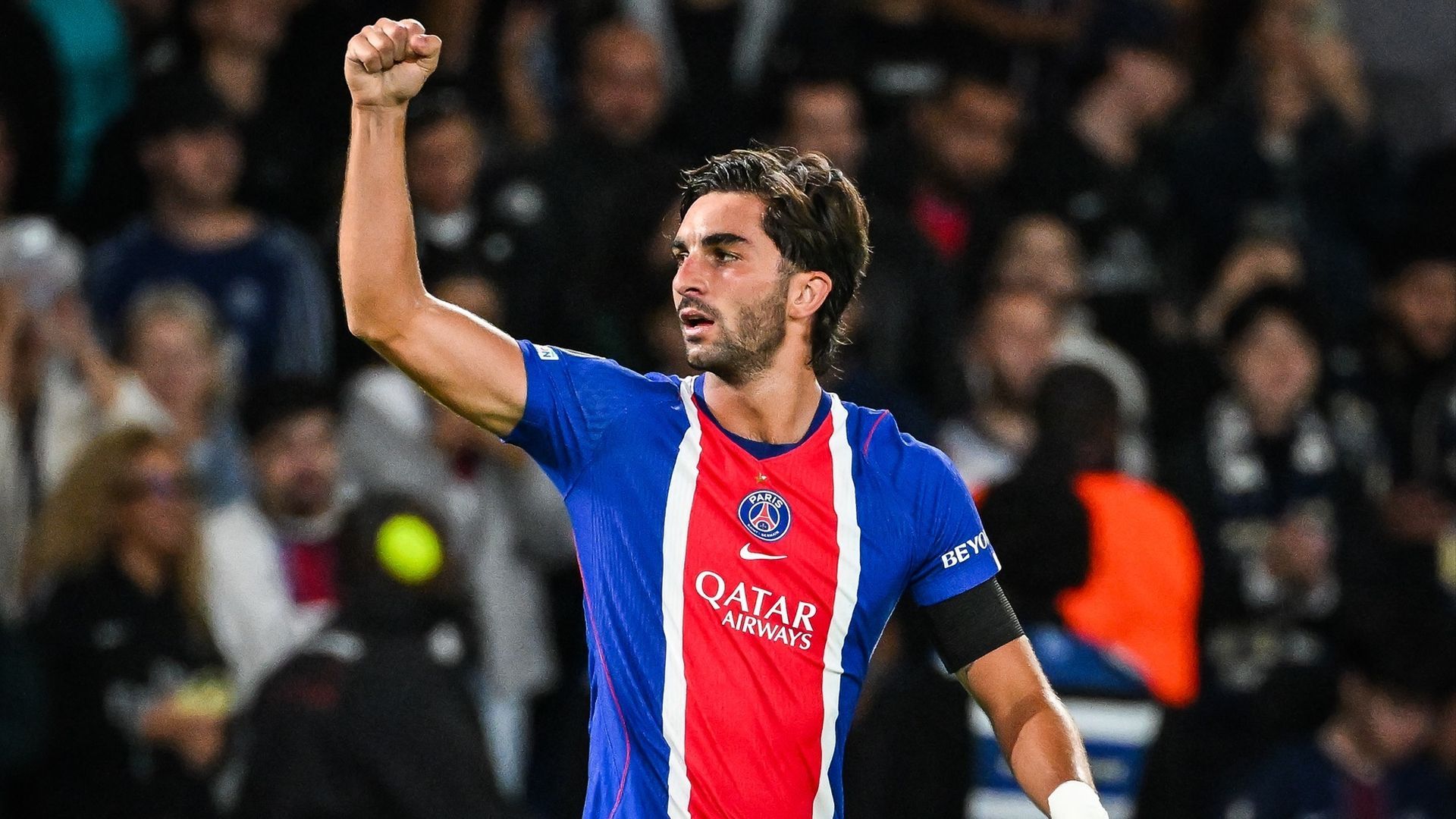 Ferran Torres celebra uno de los goles al Slovan