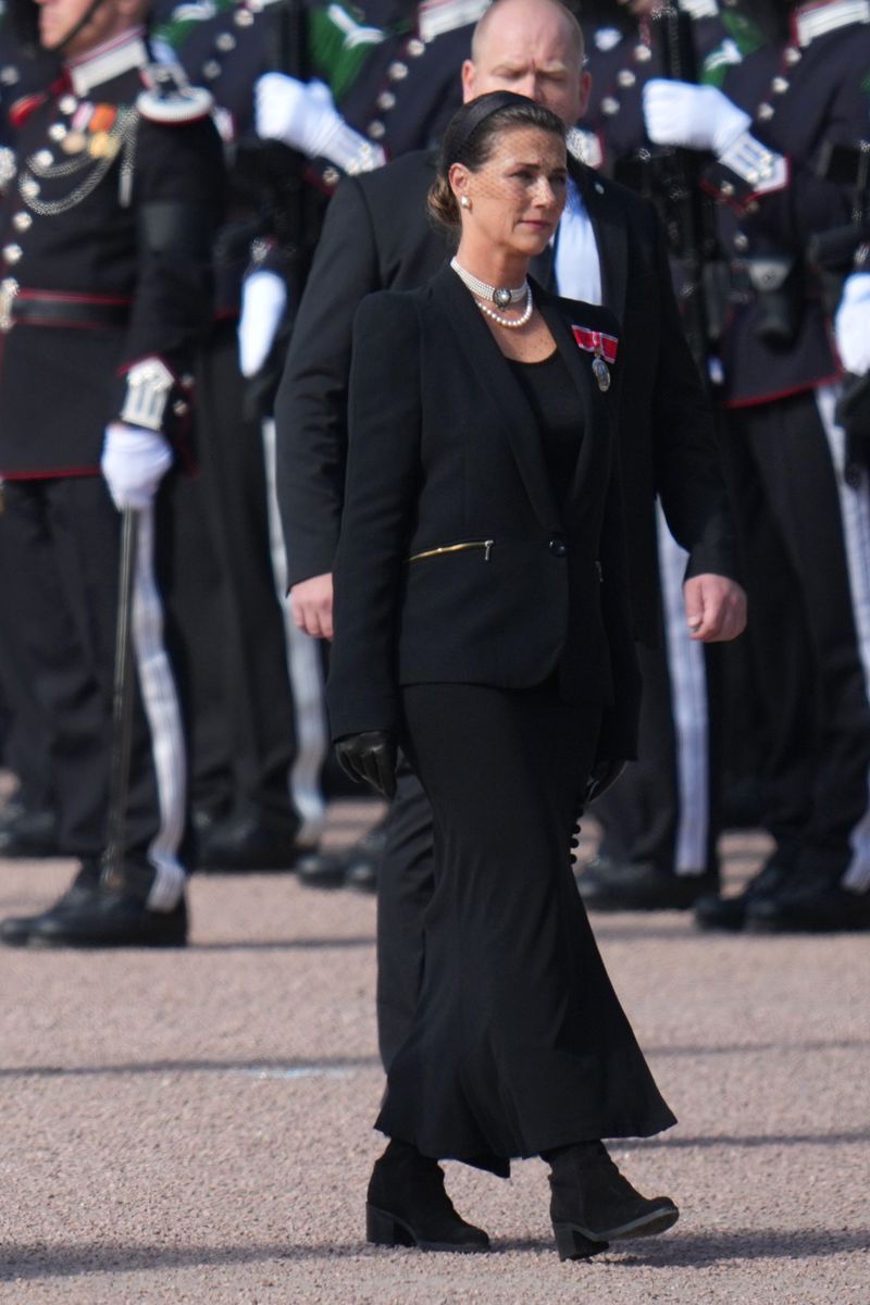 Haakon de Noruega encabeza el cortejo fúnebre