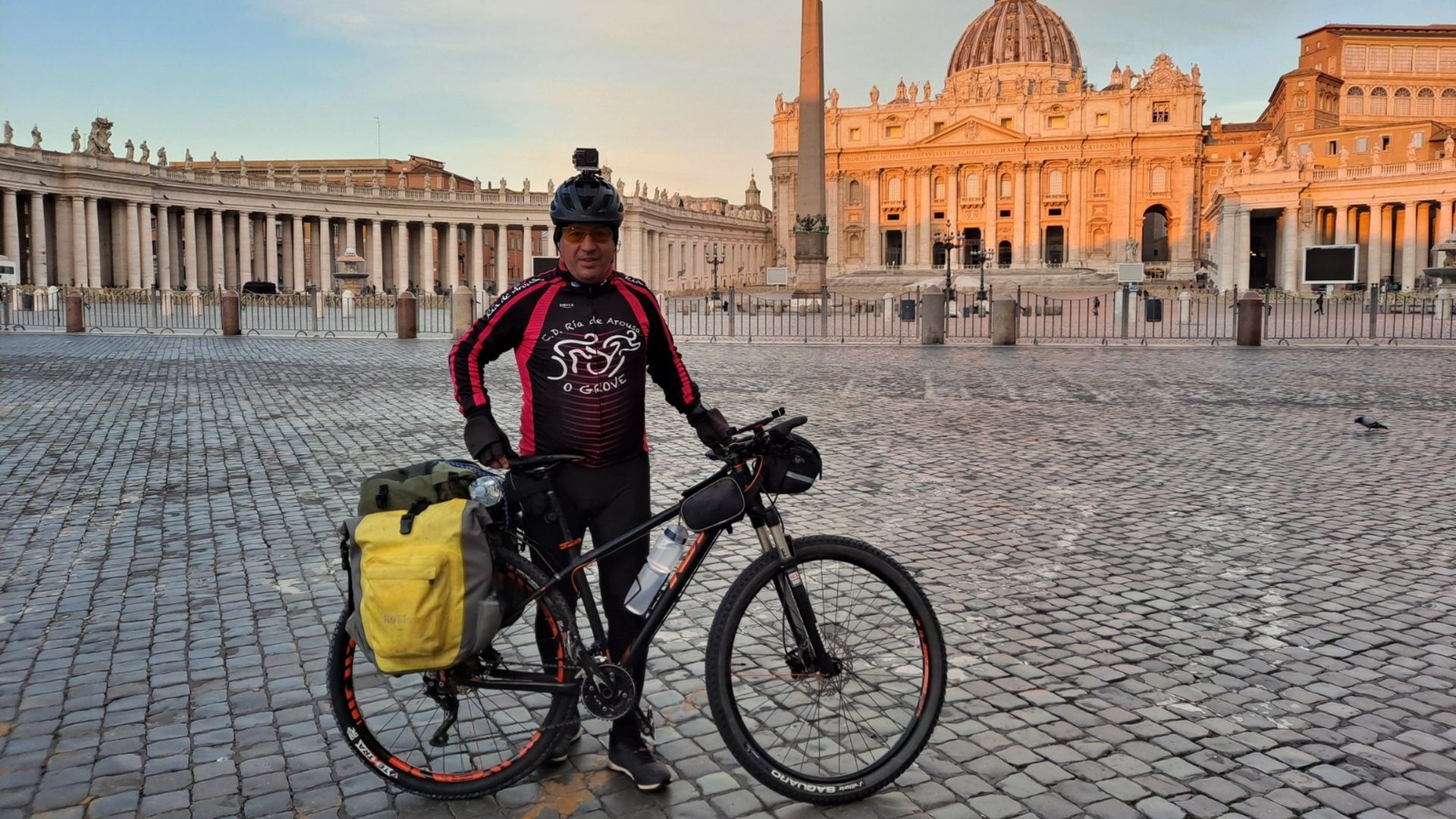 Imagen de Pichi tomada en Roma, en un reto para ayudar a personas con discapacidad Imagen de Pichi tomada en Roma, en un reto para ayudar a personas con discapacidad