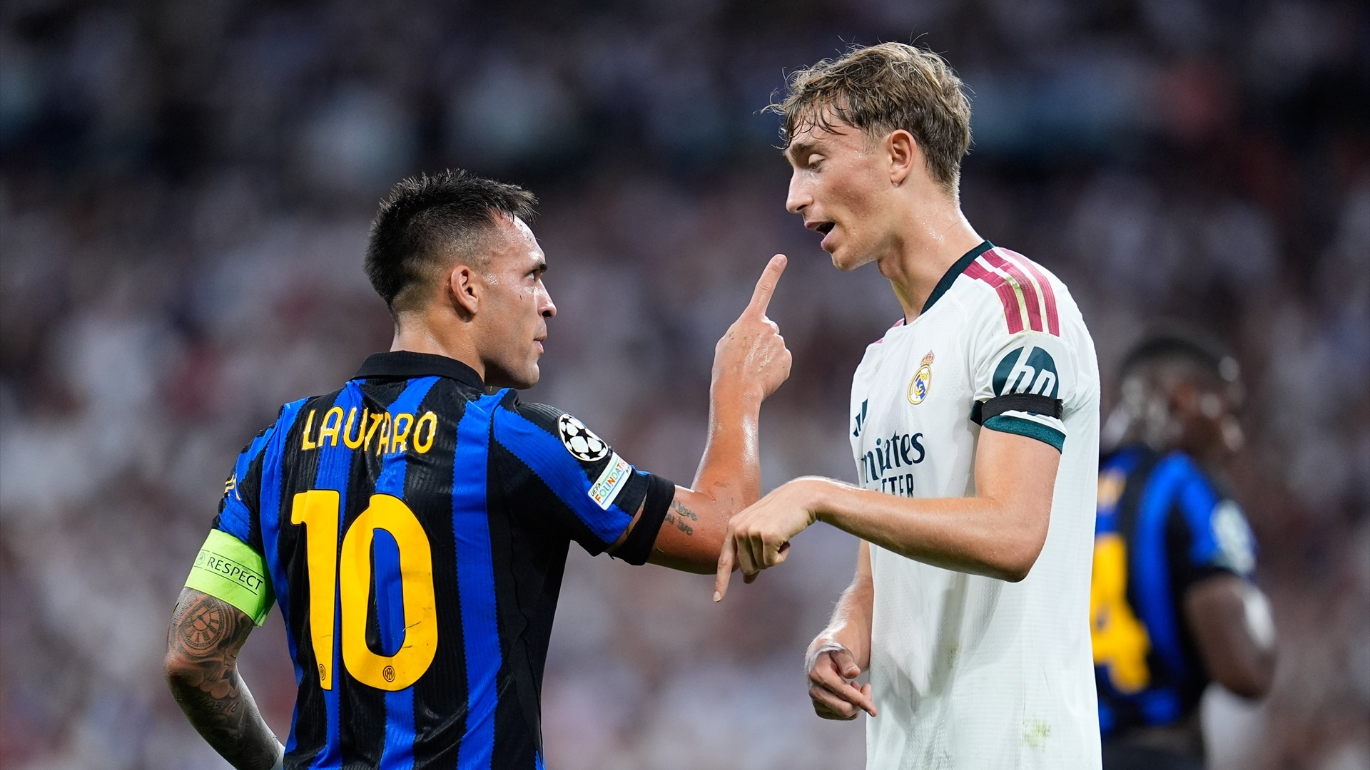 Lautaro Martínez y Dean Huijsen se encaran en el Real Madrid-Inter