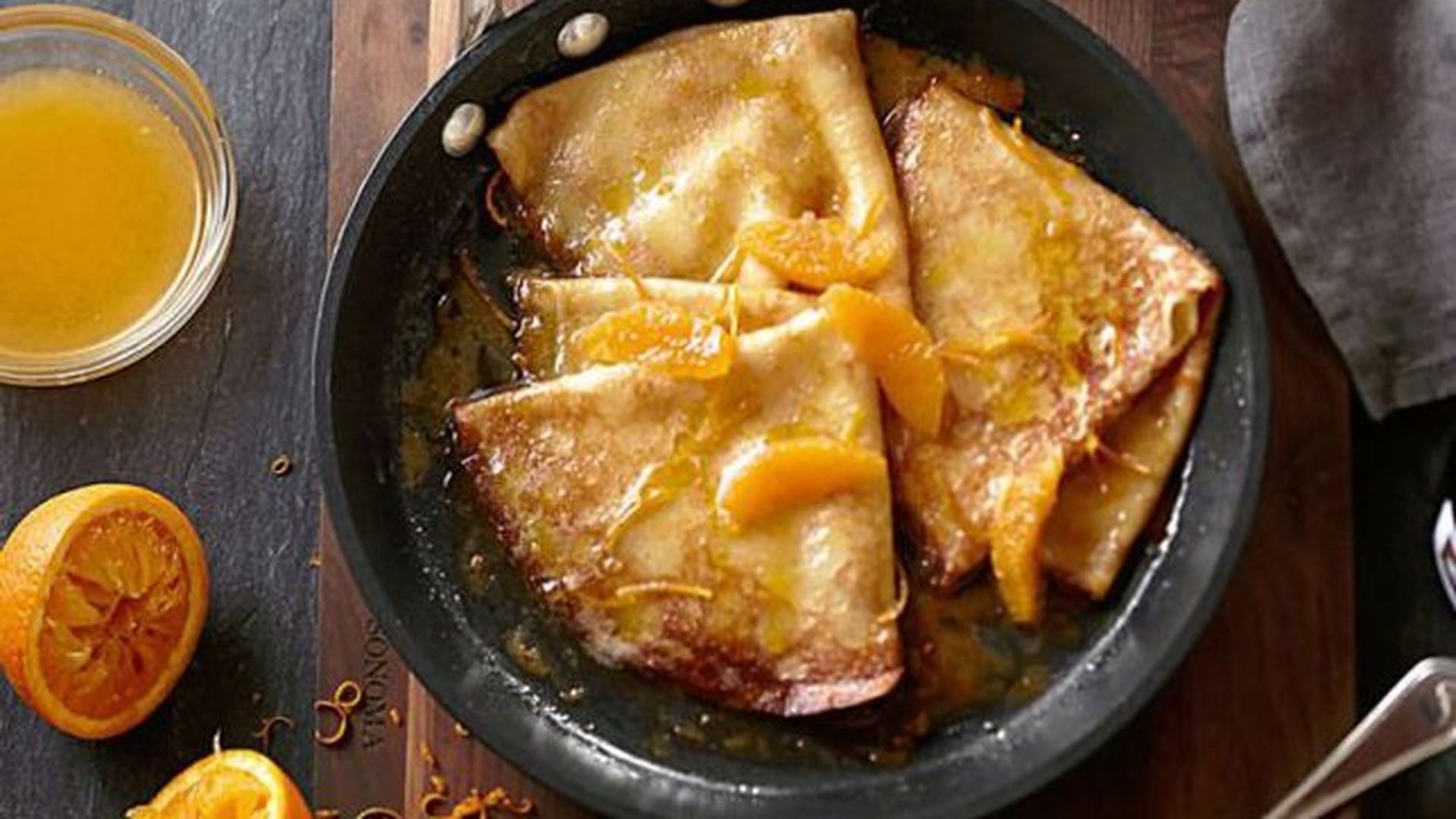 Los crepes son unas tortitas finas hechas con harina, leche, huevos y mantequilla Los crepes son unas tortitas finas hechas con harina, leche, huevos y mantequilla