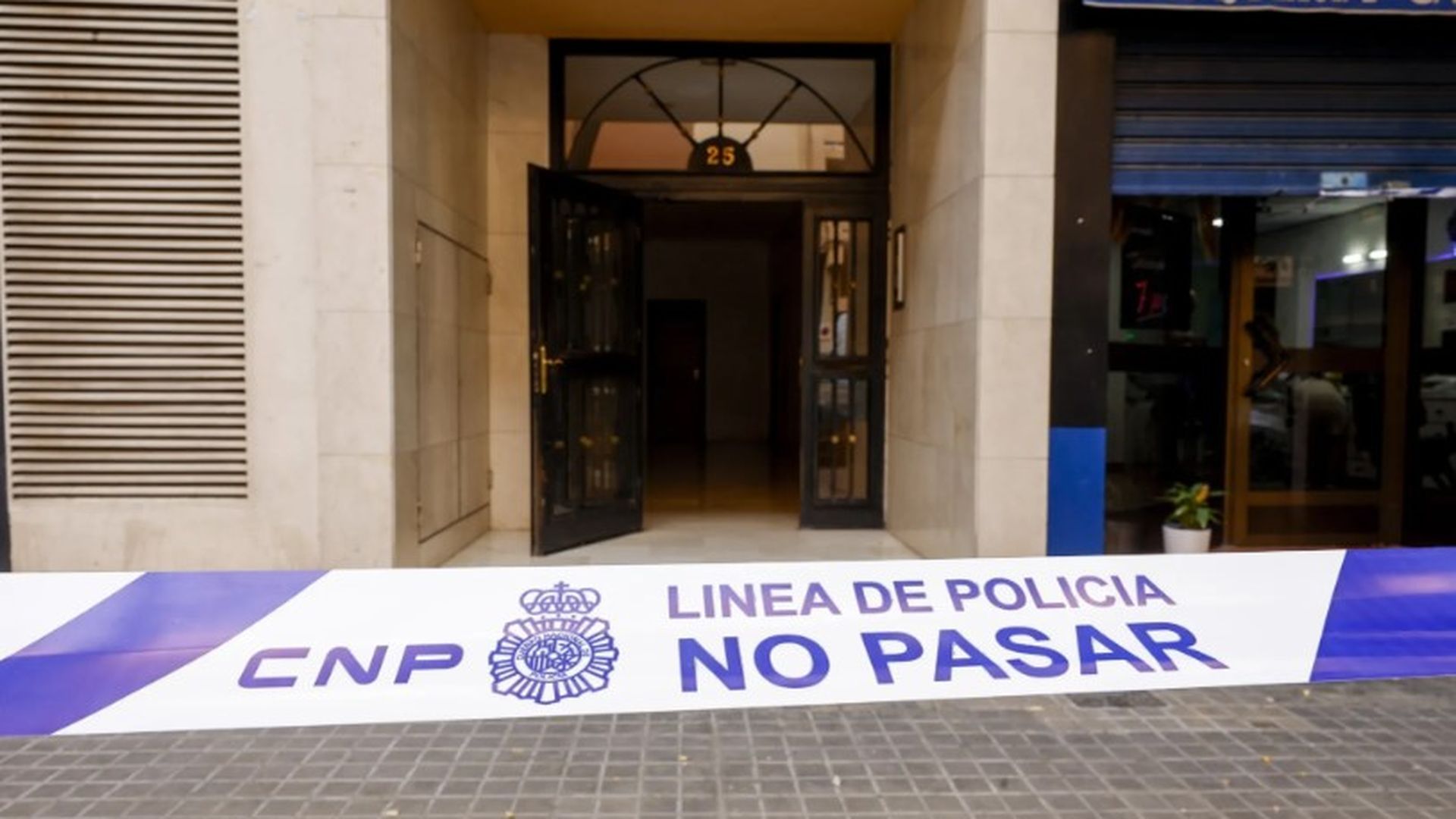 Lugar del crimen en València. EFE Lugar del crimen en València. EFE