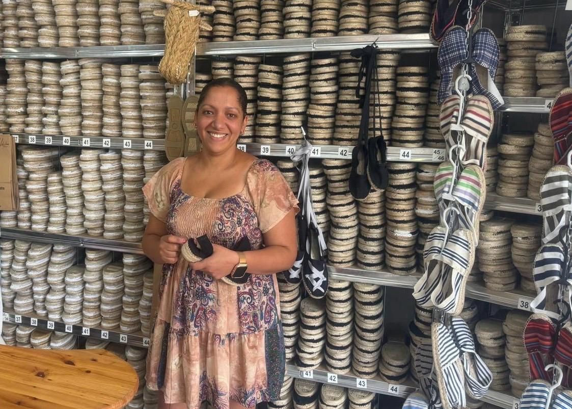 Sulene Sánchez comenzó a confeccionar alpargatas en 2014 y un año después estaba al frente del negocio