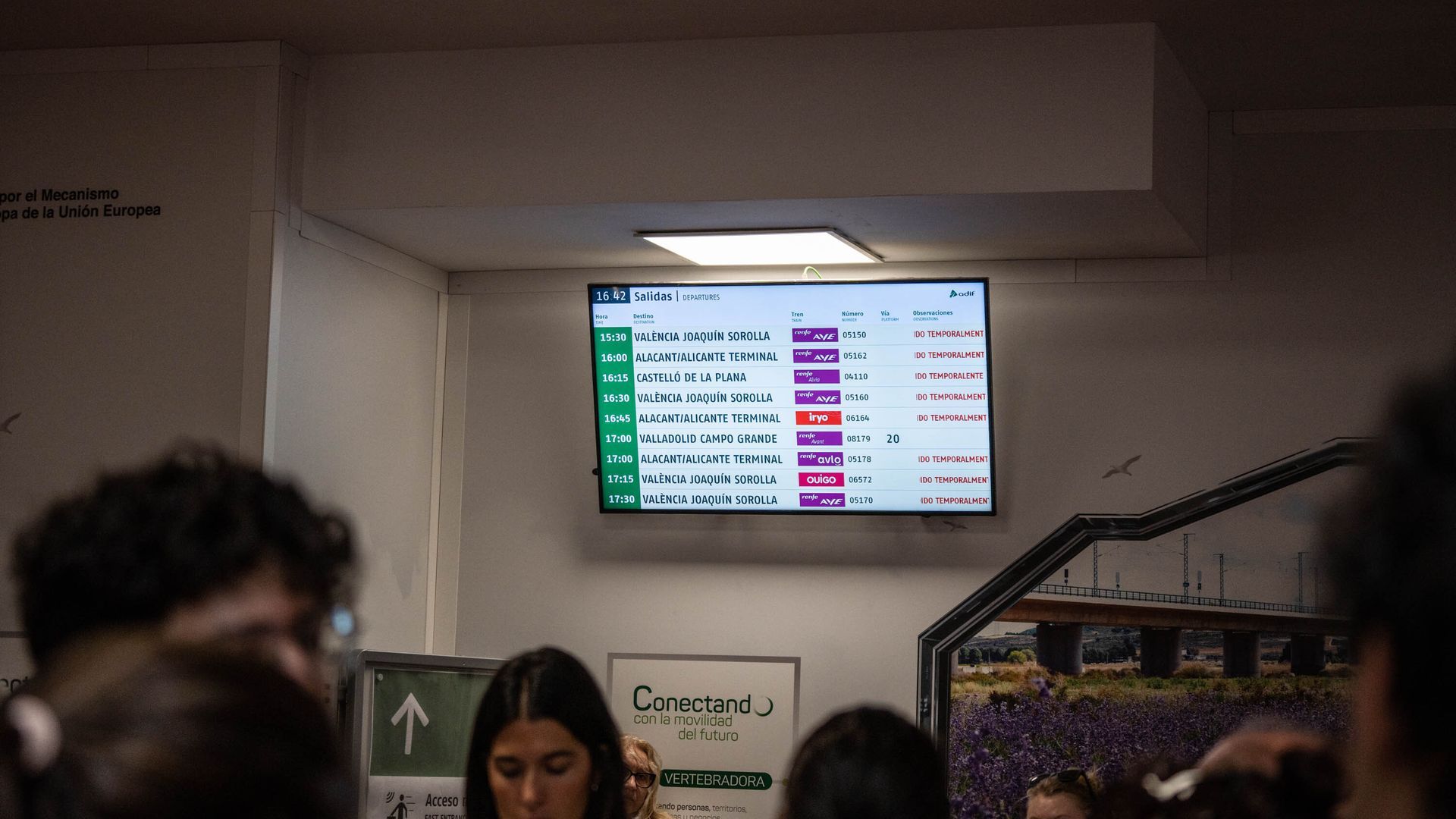 Un panel de viajes suspendidos en la estación del tren de Chamartín Un panel de viajes suspendidos en la estación del tren de Chamartín