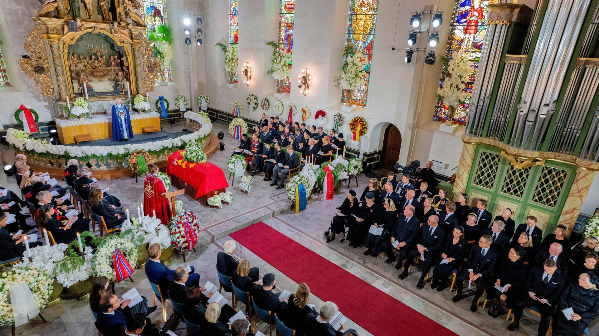 Una imagen del interior de la catedral de Oslo durante el funeral del rey Harald V de Noruega