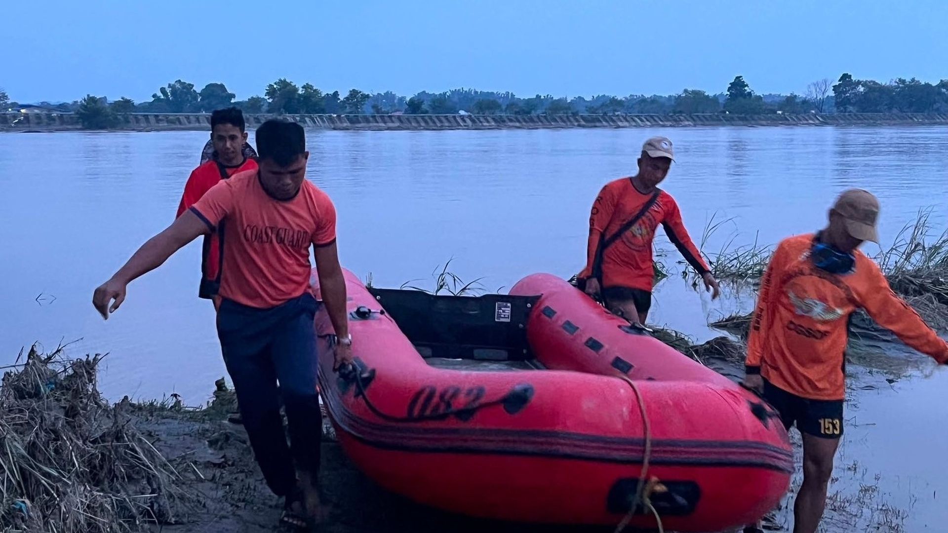 Al menos cinco muertos y 87 desaparecidos en el incendio de un barco en el oeste de Filipinas Al menos cinco muertos y 87 desaparecidos en el incendio de un barco en el oeste de Filipinas