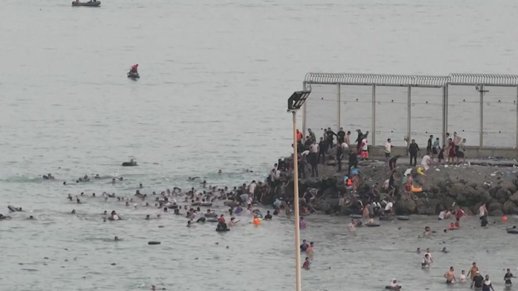 ¿Avisó el CNI con claridad y contundencia de la entrada de miles de migrantes en Ceuta el 30 de julio?