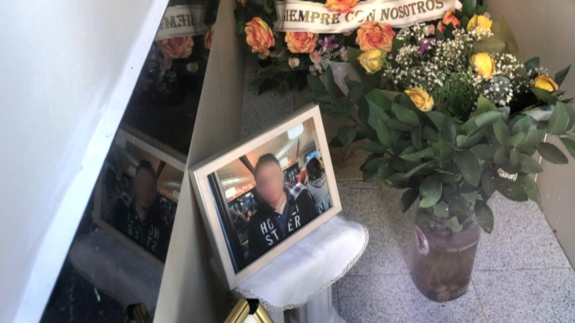 Daniela fue enterrada a petició de sus padres con fotografías y nombre masculinas en el panteón