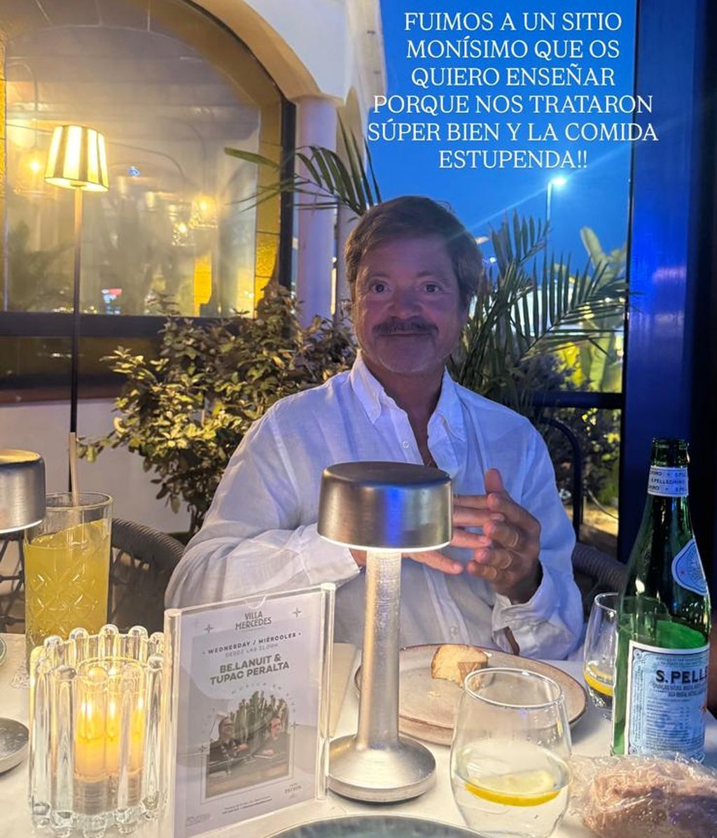 El padre de Miri, celebrando con su hija y con Alejandro Albalá su aniversario