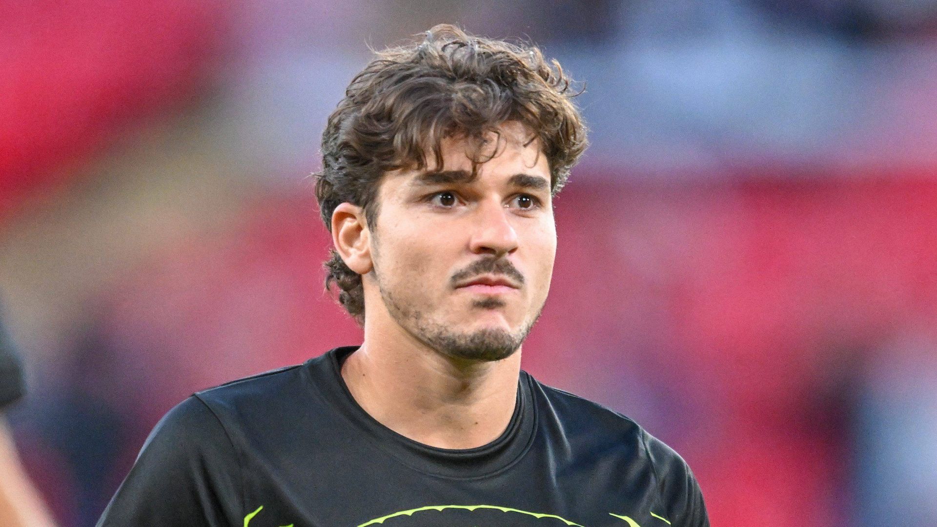 Julián Álvarez antes del Liverpool - Atlético de Madrid de la primera jornad de la Champions League