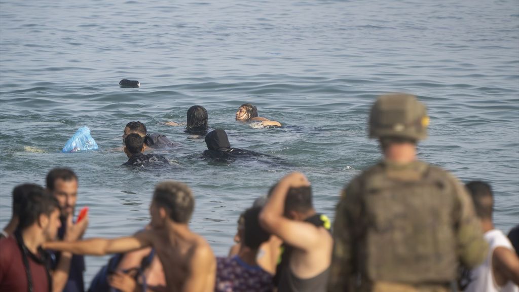 El CNI advirtió de un riesgo de entrada de migrantes a Ceuta pero no previó la magnitud