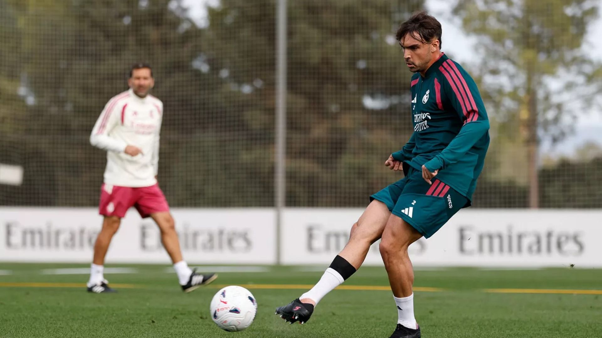 Raúl Asencio entrenando con el Real Madrid Raúl Asencio entrenando con el Real Madrid