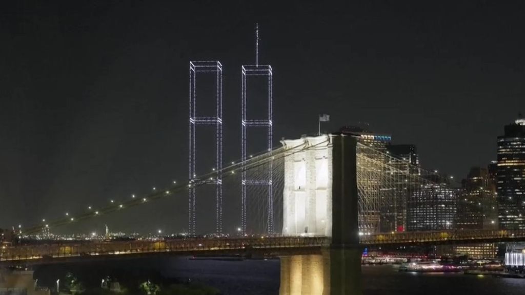 Cerca de 3.000 drones dibujan las Torres Gemelas en el cielo de Nueva York por el 25 aniversario del 11-S