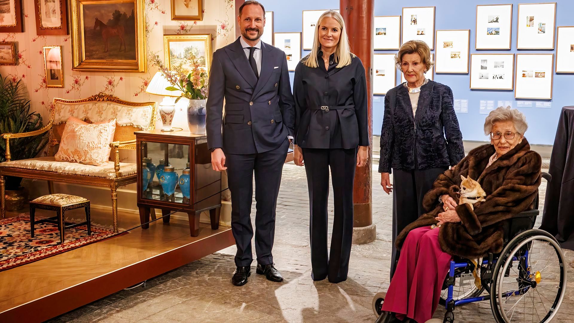 Astrid de Noruega, junto a los reyes Haakon VIII y Mette-Marit, y la reina Sonia
