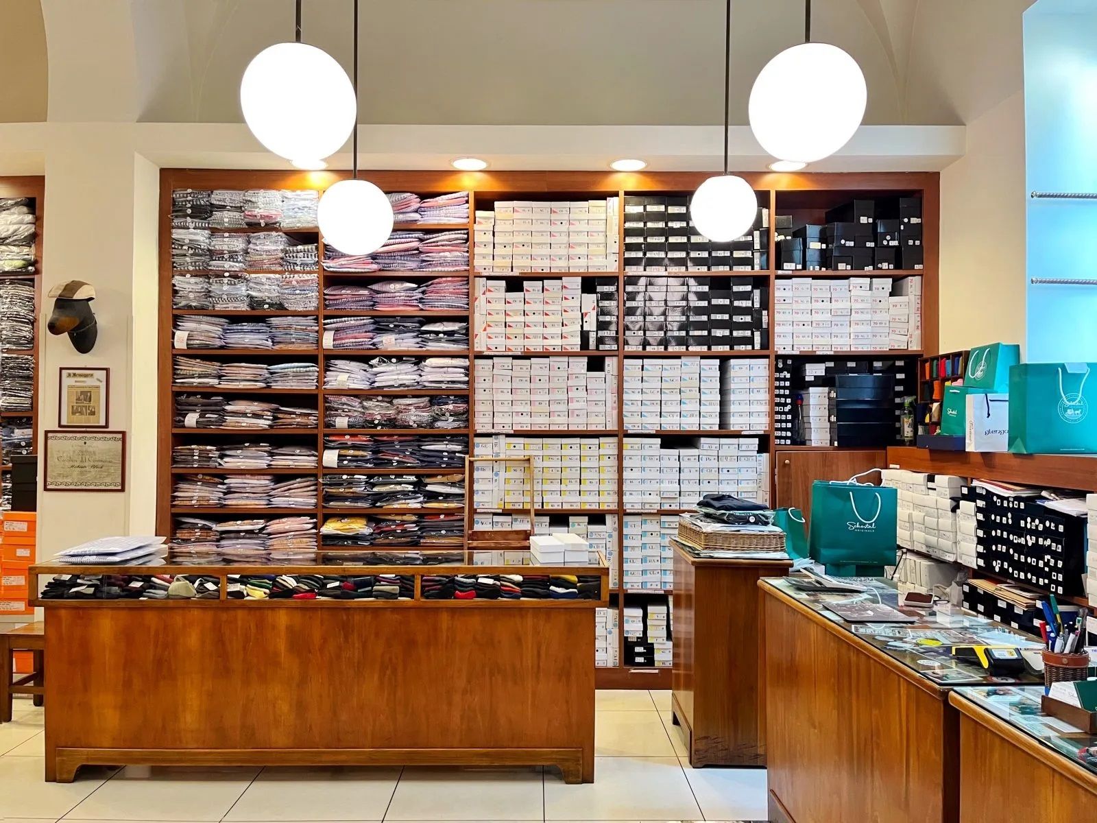 El interior de la tienda