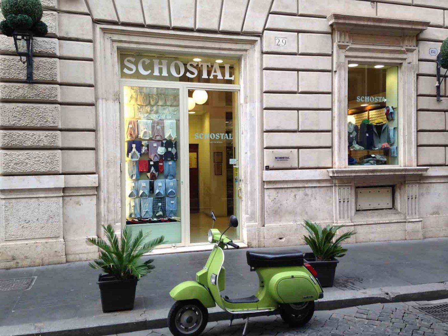La entrada actual de Schostal en Roma