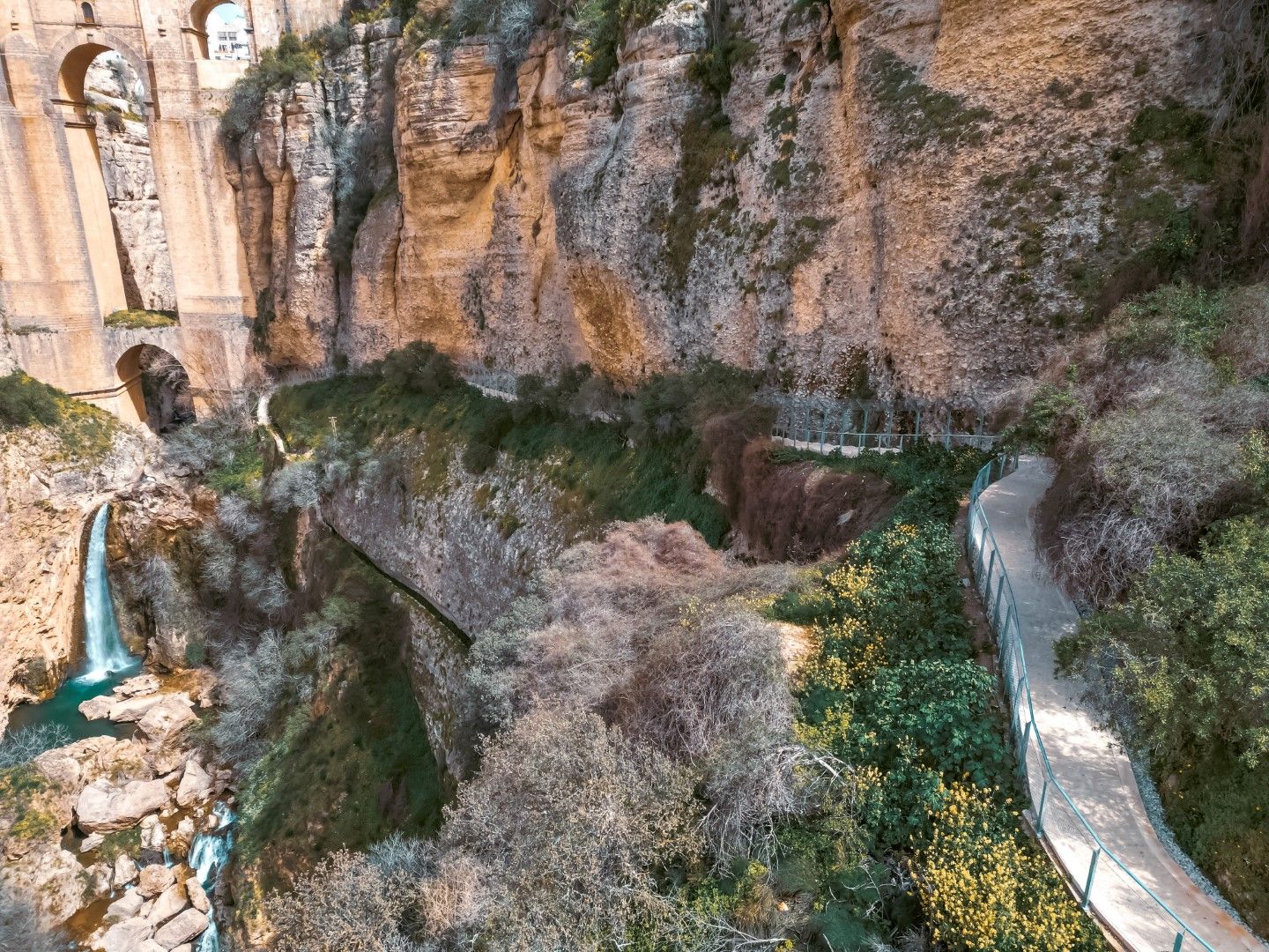 Una pasarela de un kilómetro con vistas al Puente Nuevo: así es el nuevo tramo del Camino del Desfiladero del Tajo de Ronda, Málaga
