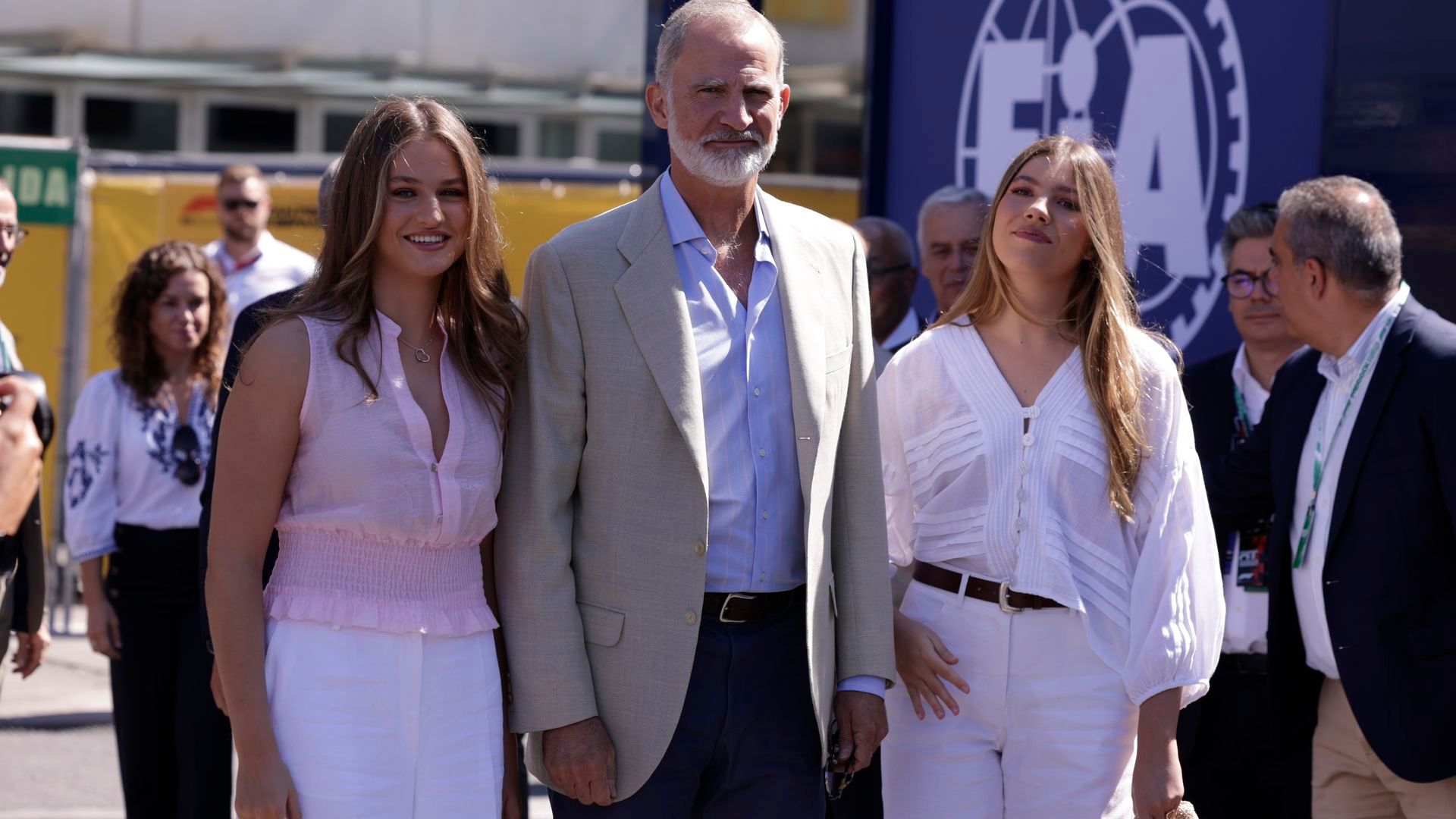 El rey Felipe VI y sus hijas disfrutan del GP de España de F1 en Madrid con la ausencia de Letizia El rey Felipe VI y sus hijas disfrutan del GP de España de F1 en Madrid con la ausencia de Letizia