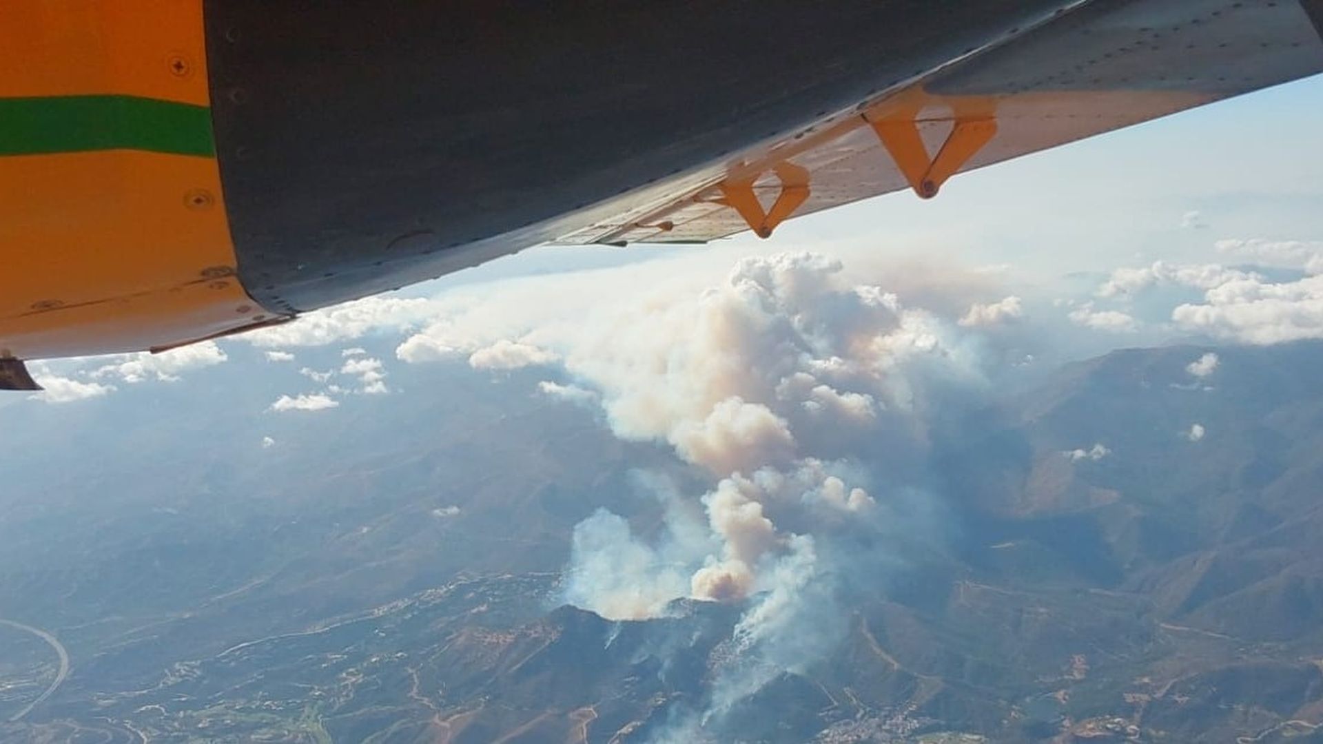 Imágenes del incendio en paraje natural en Benahavís, Málaga Imágenes del incendio en paraje natural en Benahavís, Málaga