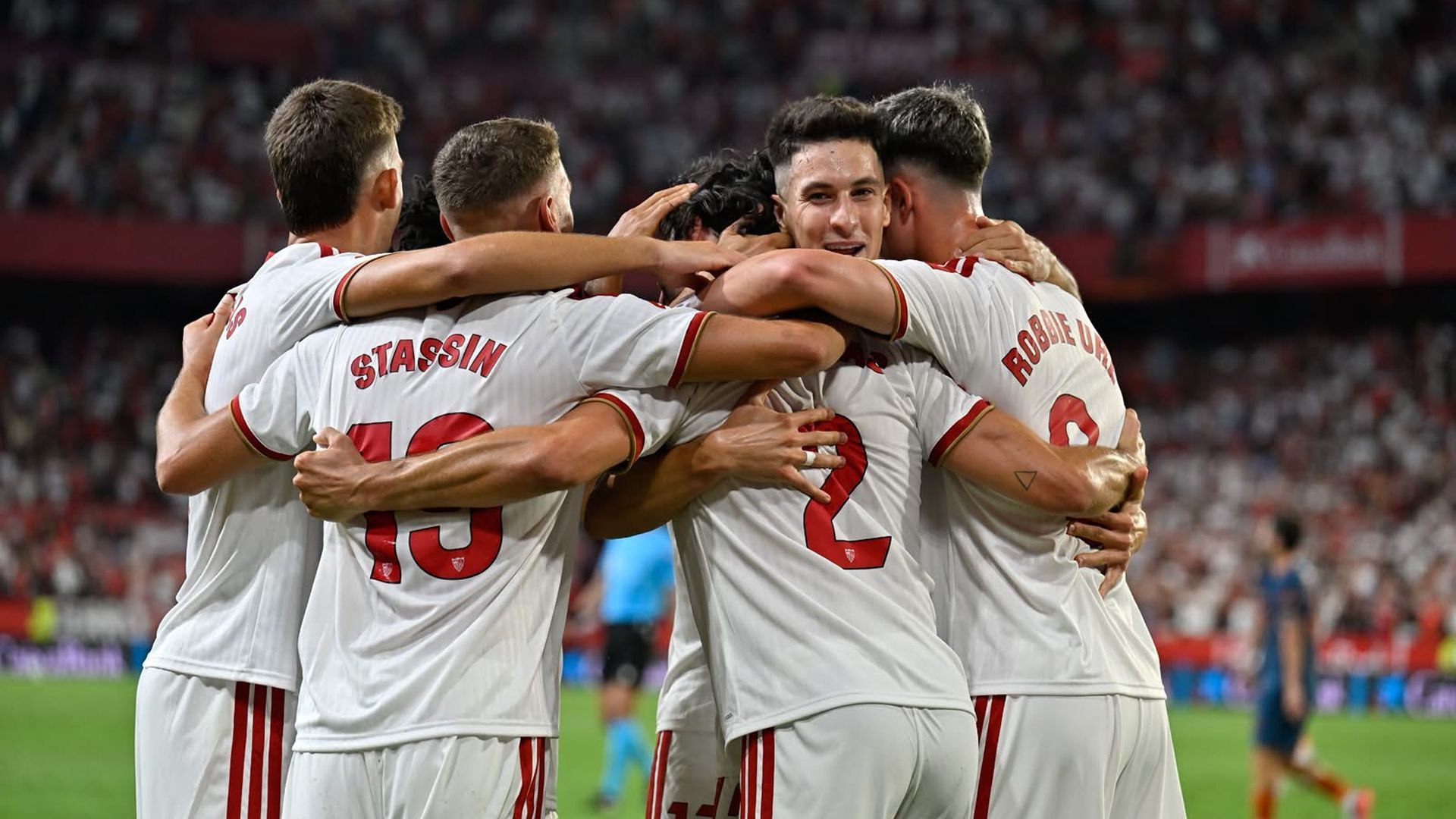 El Sevilla celebra el gol de Juan Iglesias al Valencia