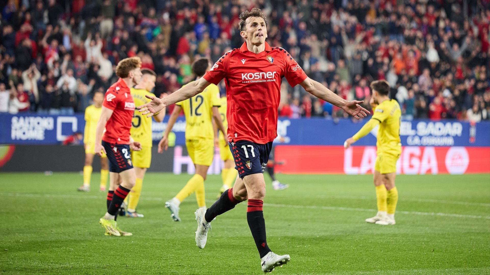 Ante Budimir celebrando un gol durante un partido del Osasuna esta temporada